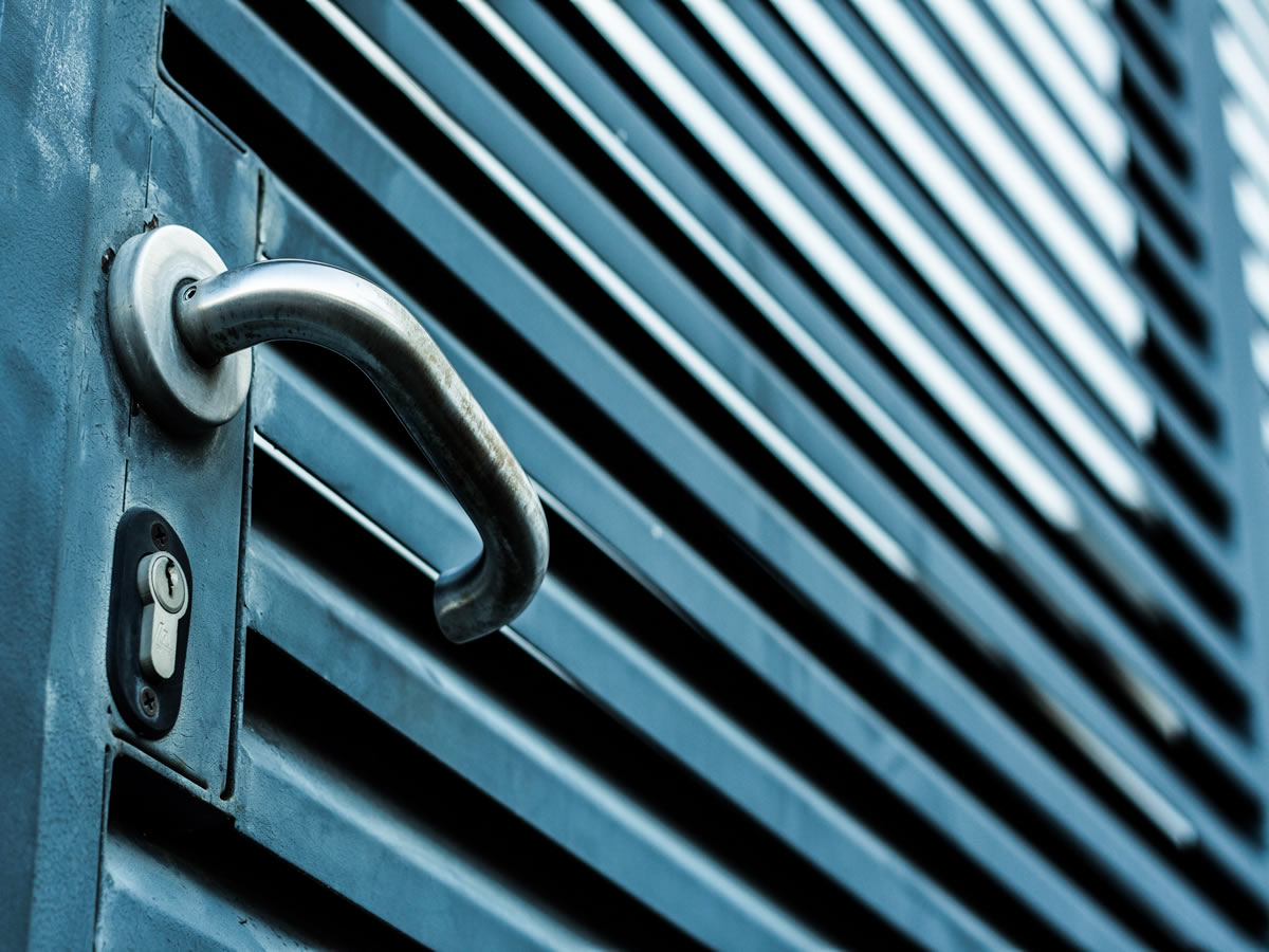 blue metalic backgate with euro lock